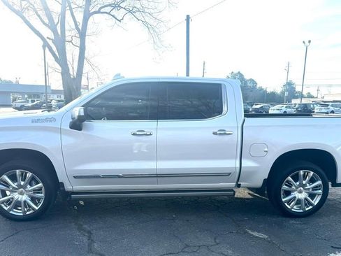 Used 2023 Chevrolet Silverado 1500 High Country w/ High Country Premium Package image 3