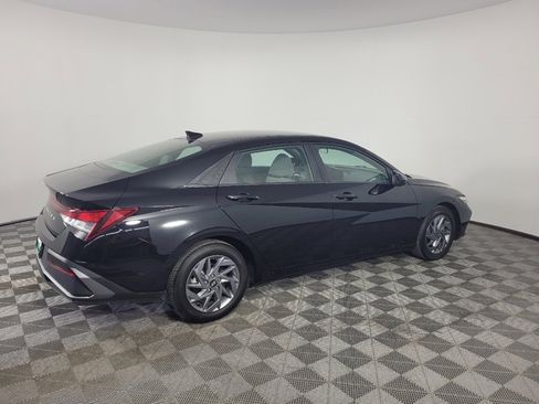 Used 2024 Hyundai Elantra SEL image 10