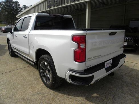Used 2022 Chevrolet Silverado 1500 High Country w/ Technology Package AWD/4WD image 7