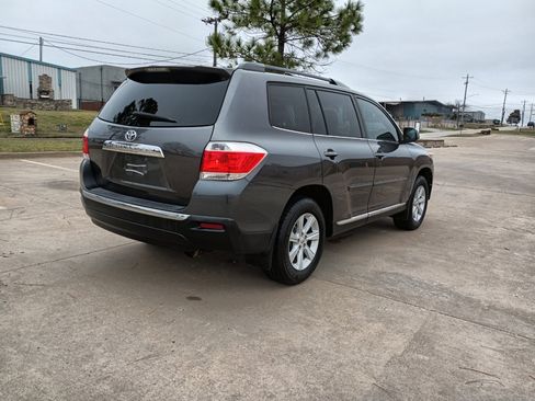 Used 2012 Toyota Highlander FWD image 3