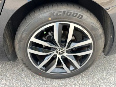Used 2025 Volkswagen Jetta SE FWD image 30