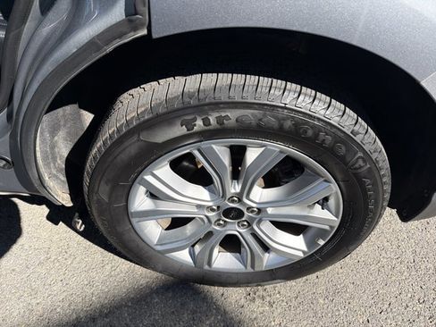 Used 2024 Ford Edge Titanium image 12