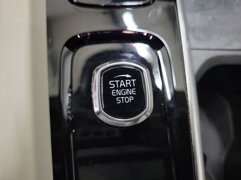 Used 2022 Volvo S60 B5 Inscription image 32