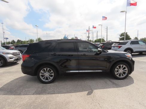 Certified 2023 Ford Explorer XLT w/ Equipment Group 202A RWD image 8
