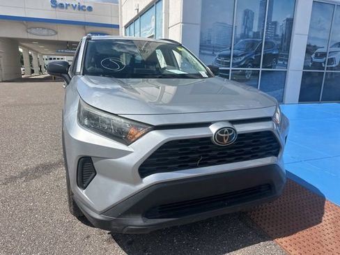 Used 2019 Toyota RAV4 LE FWD image 3