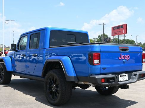 Used 2024 Jeep Gladiator Sport AWD/4WD image 4