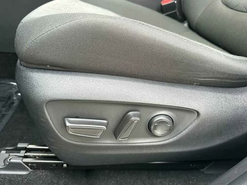 Used 2022 Toyota RAV4 XLE image 13