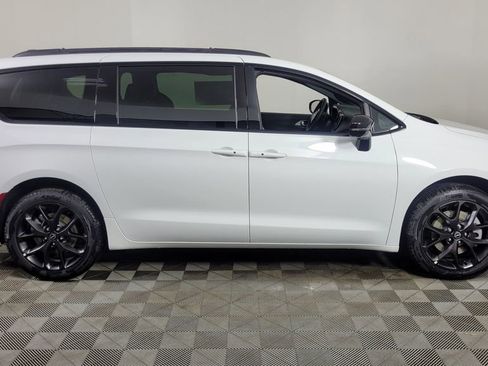 New 2026 Chrysler Pacifica Limited w/ S Appearance Package image 8