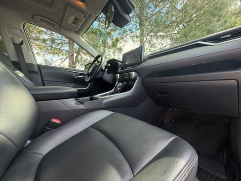 Certified 2019 Toyota RAV4 XLE Premium w/ Cold Weather Package AWD/4WD image 20