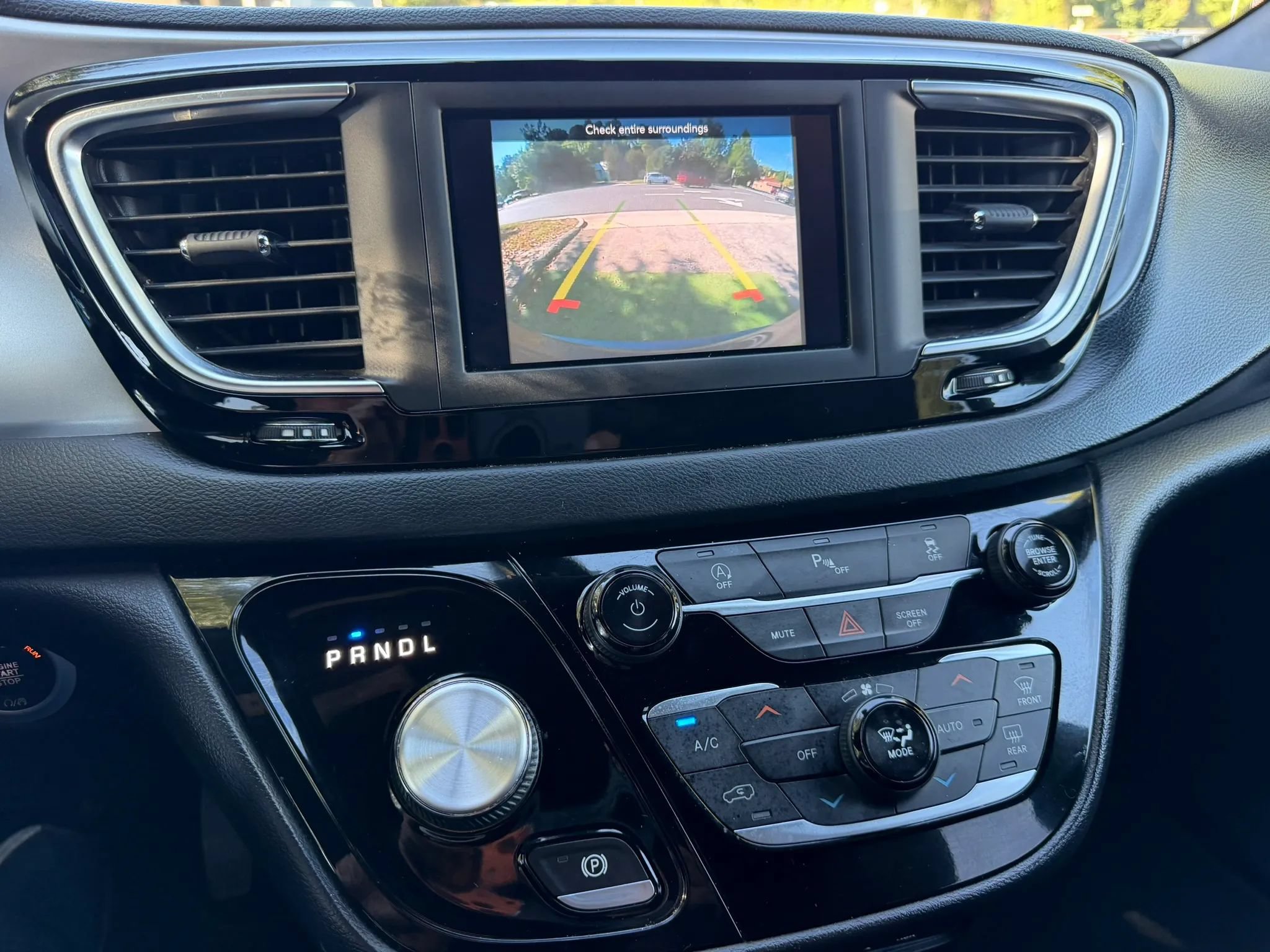 Used 2020 Chrysler Pacifica Touring-L w/ S Appearance Package FWD image 20