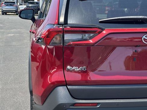 Used 2022 Toyota RAV4 XLE Premium FWD image 40