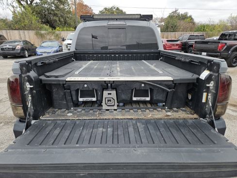 Used 2021 Toyota Tacoma TRD Sport w/ Technology Package image 32