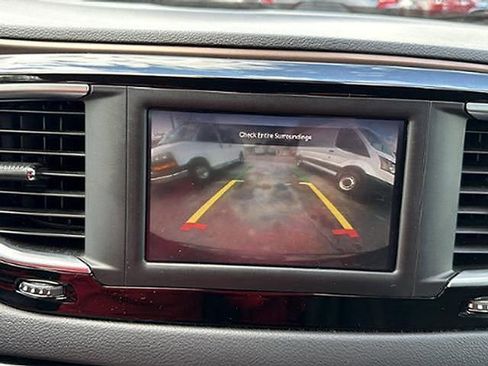 Used 2023 Chrysler Voyager LX FWD image 15