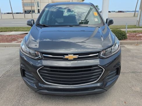 Used 2020 Chevrolet Trax LS FWD image 2