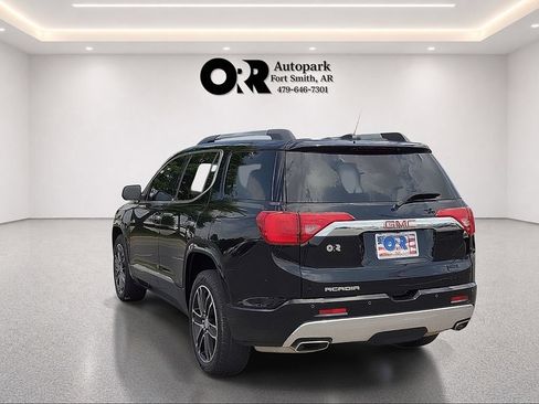 Used 2018 GMC Acadia Denali w/ Technology Package FWD image 4