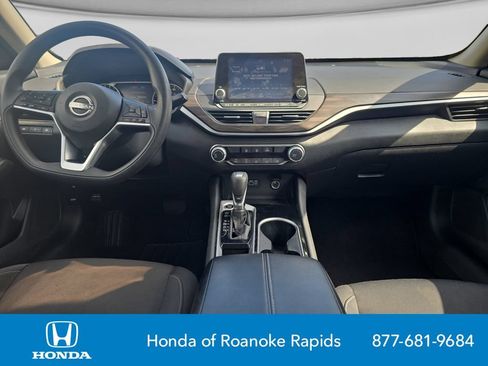 Used 2024 Nissan Altima 2.5 SV FWD image 12