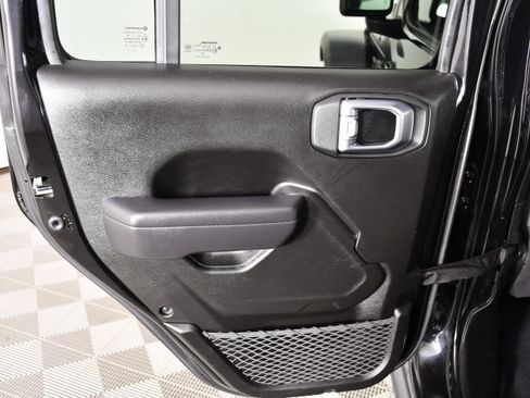 Used 2025 Jeep Wrangler Unlimited Rubicon AWD/4WD image 31