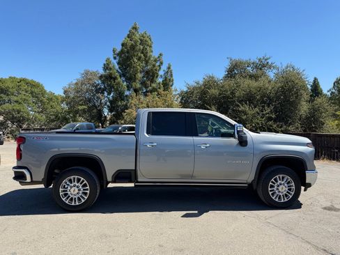 Used 2024 Chevrolet Silverado 2500 LTZ w/ LTZ Convenience Package AWD/4WD image 6