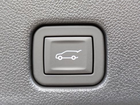 New 2026 Chevrolet Traverse LT image 8