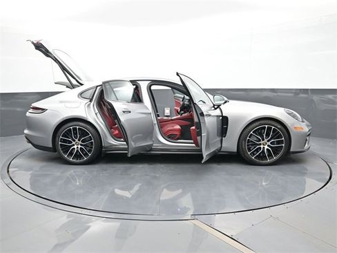 Used 2023 Porsche Panamera Turbo S image 34