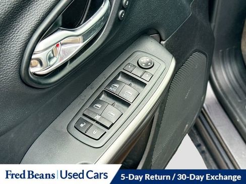 Used 2021 Jeep Cherokee Limited image 18