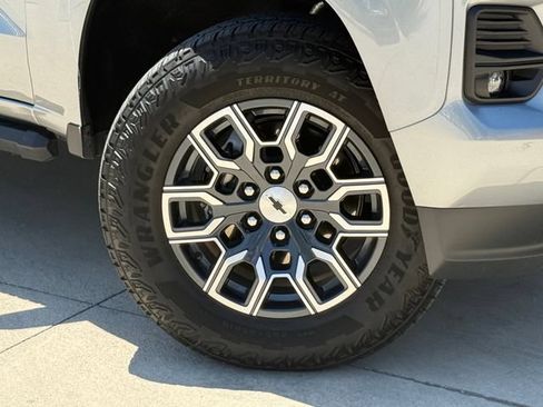 Used 2024 Chevrolet Colorado Z71 w/ Advanced Trailering Package AWD/4WD image 2