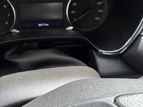 Used 2025 Chevrolet Blazer LT FWD image 2