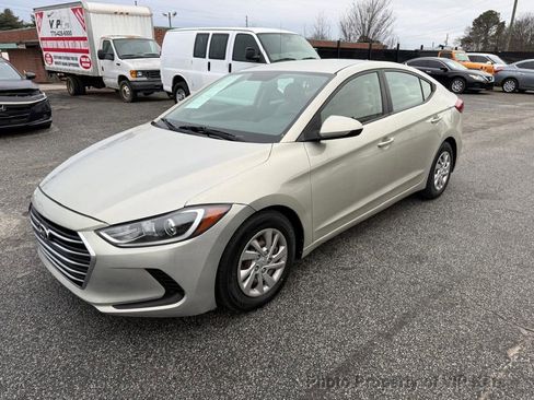 Used 2017 Hyundai Elantra SE image 21