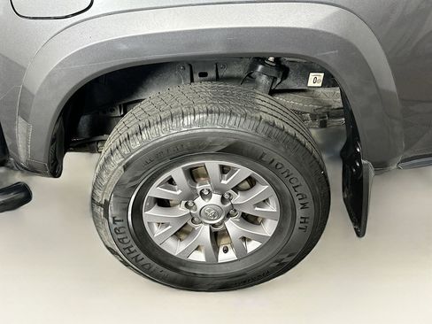 Used 2018 Toyota Tacoma SR5 image 11