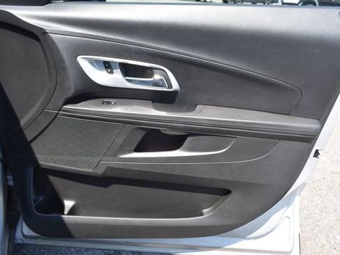 Used 2017 Chevrolet Equinox LS FWD image 39