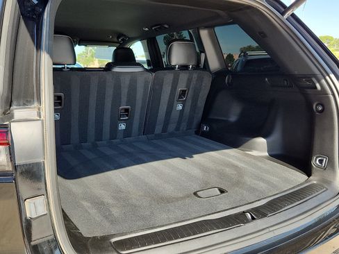 Used 2025 Jeep Grand Cherokee Altitude AWD/4WD image 9