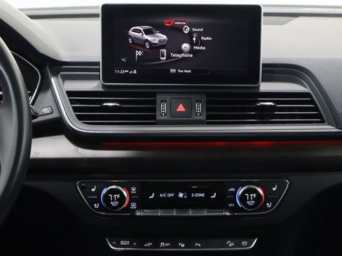 Used 2020 Audi Q5 e Prestige w/ Prestige Package image 19