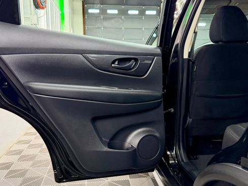 Used 2019 Nissan Rogue S image 6