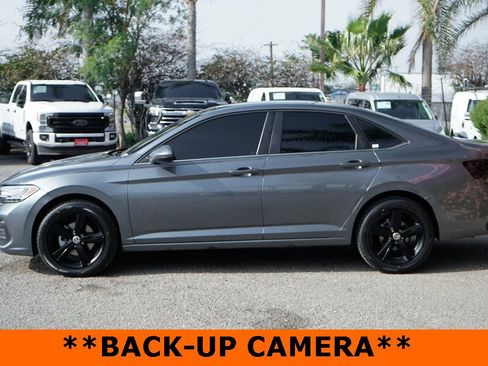 Used 2022 Volkswagen Jetta SE image 5
