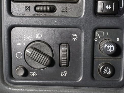 Used 2006 GMC Yukon XL SLT w/ SLT Preferred Equipment Group AWD/4WD image 13