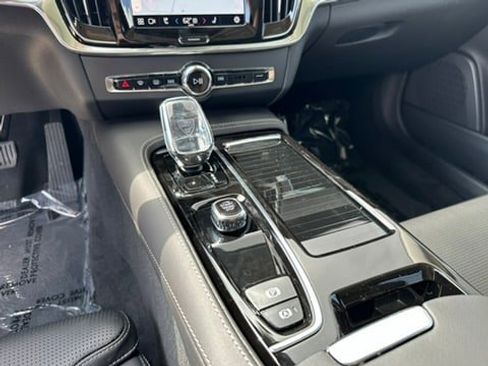 Certified 2024 Volvo S90 T8 Ultimate w/ Lounge Package image 12