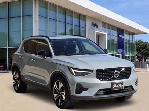 Used 2024 Volvo XC40 B5 Ultimate w/ Protection Package Premier image 2