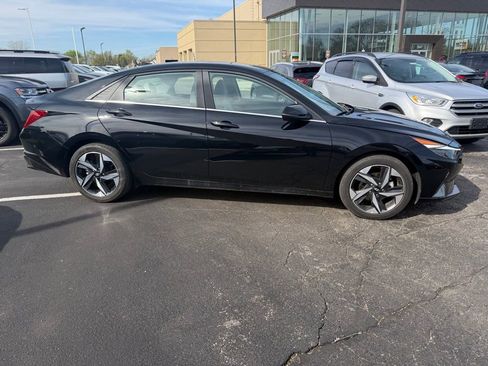 Used 2023 Hyundai Elantra Limited FWD image 3