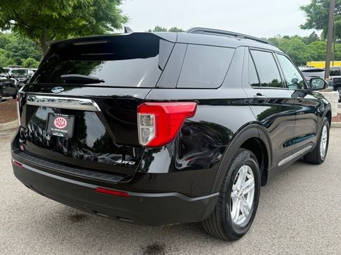Used 2023 Ford Explorer XLT AWD/4WD image 8