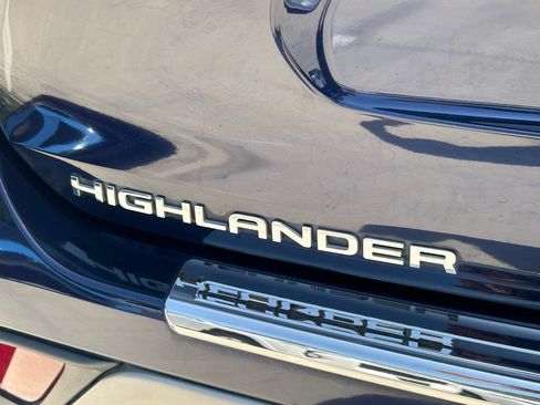 Used 2023 Toyota Highlander Platinum FWD image 13