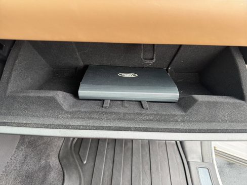 Used 2023 Land Rover Discovery Metropolitan Edition AWD/4WD image 53
