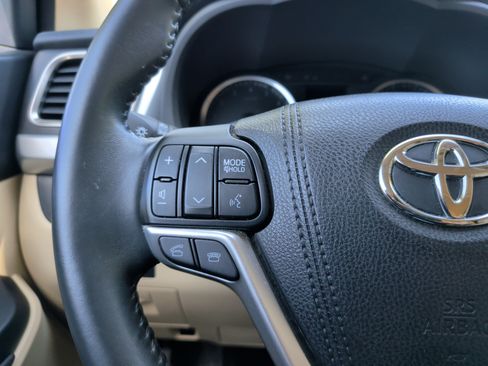Used 2016 Toyota Highlander Limited FWD image 23