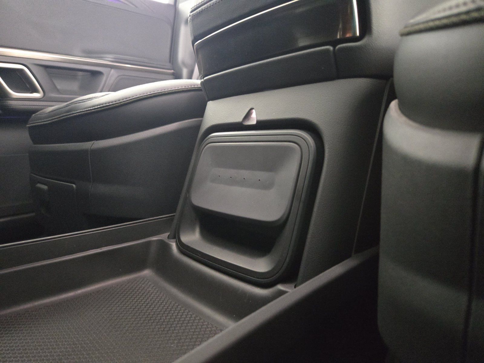 Used 2022 Rivian R1T Launch Edition AWD/4WD image 31