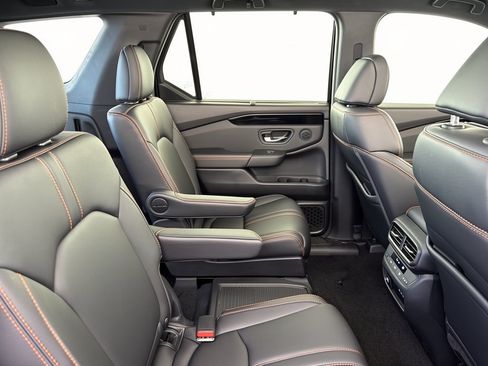 Used 2024 Honda Pilot TrailSport image 29