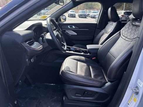 Used 2025 Ford Explorer Platinum w/ LUX Leather Package AWD/4WD image 11