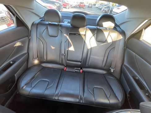 Used 2025 Hyundai Elantra Limited image 40