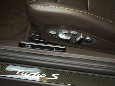 Used 2014 Porsche 911 Turbo S image 24