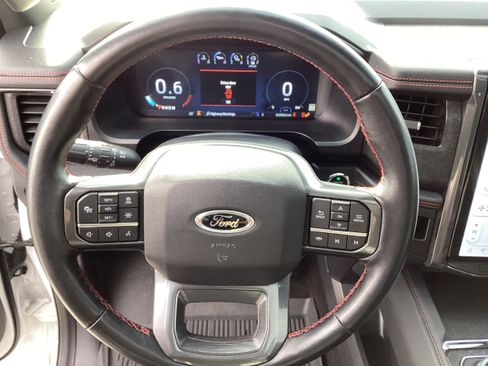 Used 2022 Ford Expedition Limited image 18