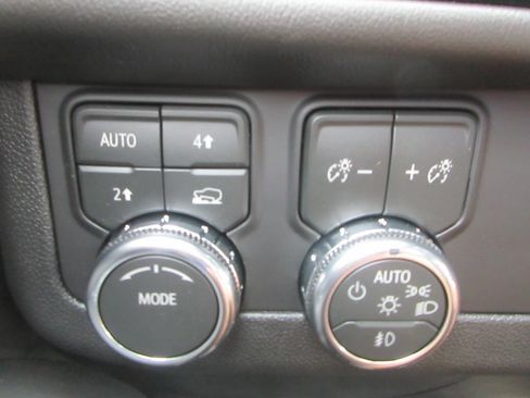New 2026 GMC Yukon Denali w/ Sun & Power Step Package AWD/4WD image 17