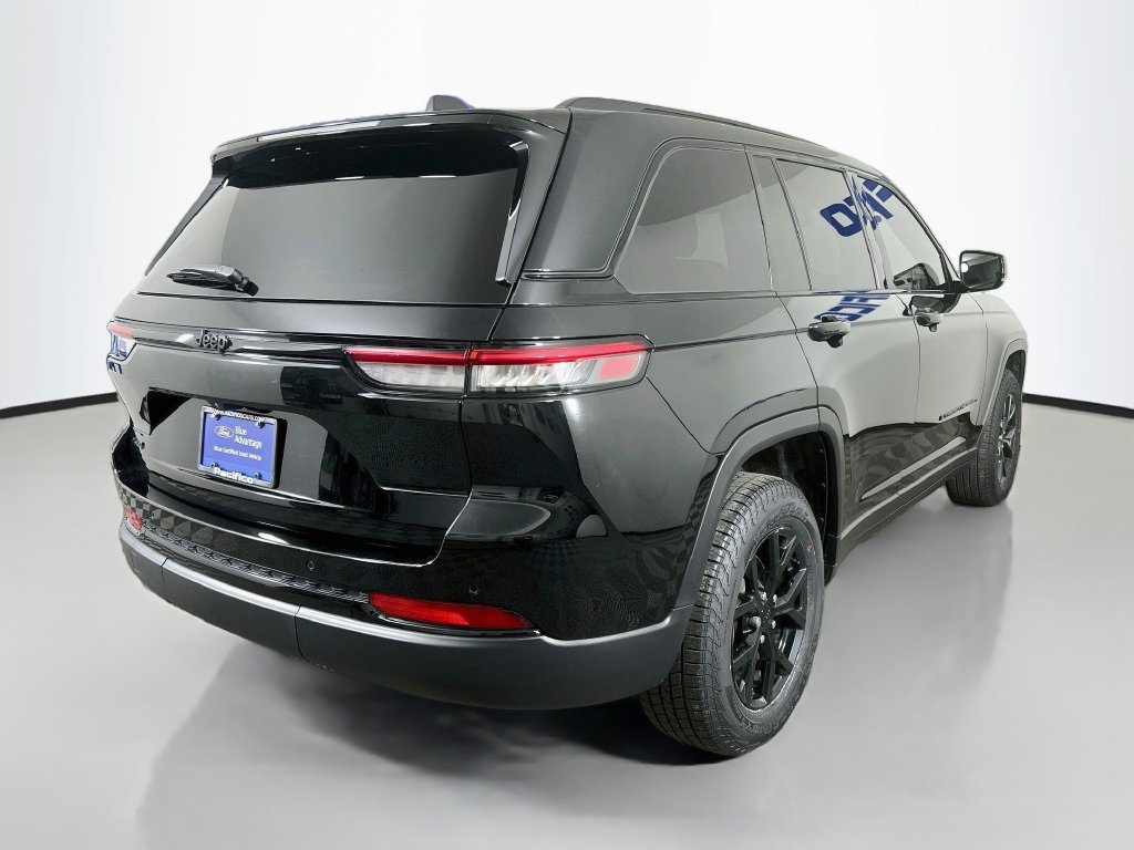 Used 2024 Jeep Grand Cherokee Altitude AWD/4WD image 7